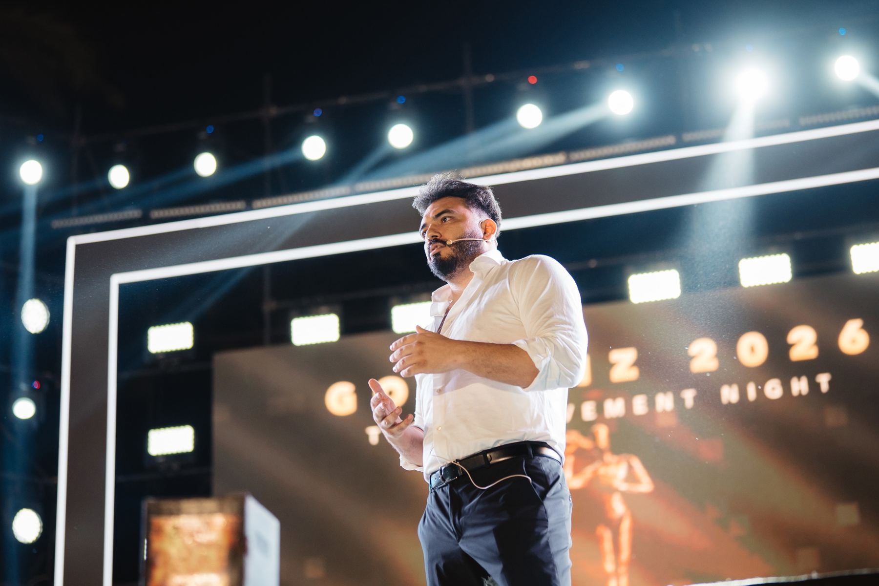 كوتش محمد جمعة على مسرح مهرجان جمعاليز 2026